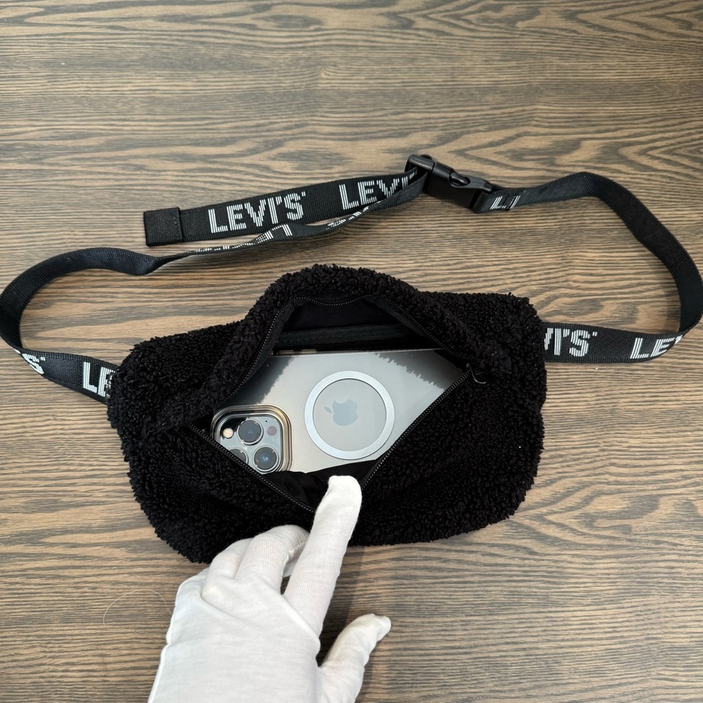 Levi's Black Sherpa Belt Bag - Picture 6 of 10